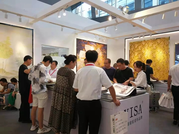 VISA高端墙纸墙布在2019中国建博会(广州)再创佳绩,勇攀高峰! VISA高端墙纸墙布在2019中国建博会(广州)再创佳绩,勇攀高峰!