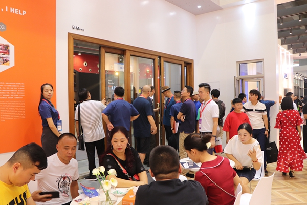 百利玛门窗闪耀亮相中国建博会（广州），引领现代轻奢新风尚！