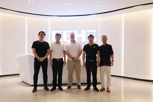 亿合门窗迎接国际色彩大师Karl一行莅临交流指导