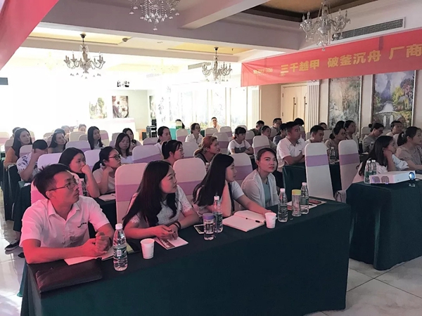 新标门窗双城同时举行终端培训交流会，打造终端标杆门店