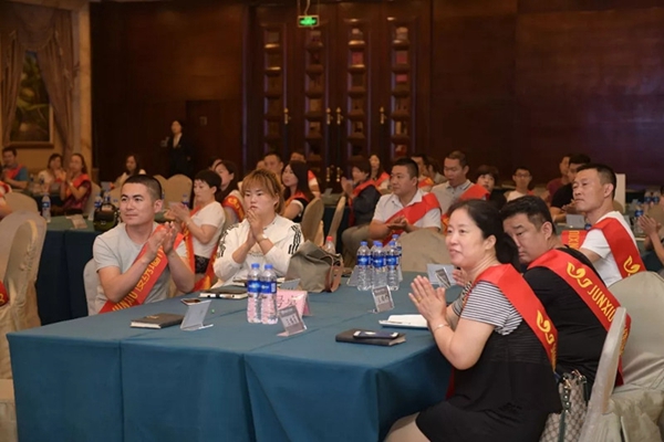 俊绣墙布经销商培训会郑州站圆满成功，重点打造零费用管家式帮扶