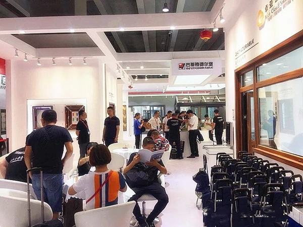 巴蒂格德尔堡静音门窗闪耀亮相建博会,展厅人气火爆 巴蒂格德尔堡静音门窗闪耀亮相建博会,展厅人气火爆