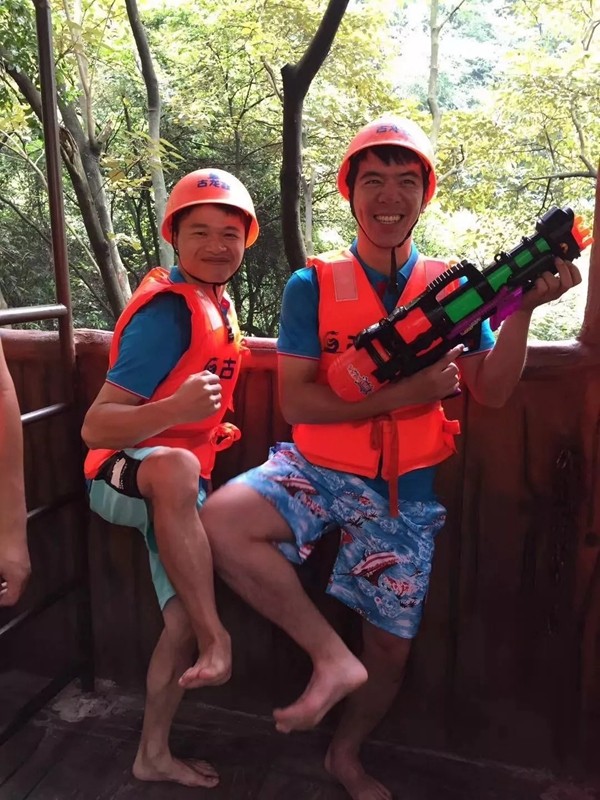 贝克洛门窗2019夏天团建清远漂流之旅圆满结束