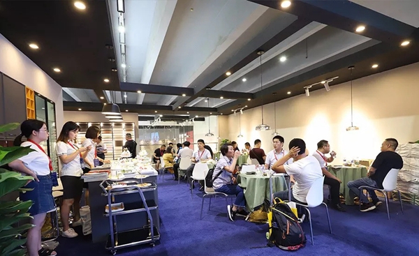 易高家居2019中国(广州)建博会大放异彩,新品获客户高度认可 易高家居2019中国(广州)建博会大放异彩,新品获客户高度认可