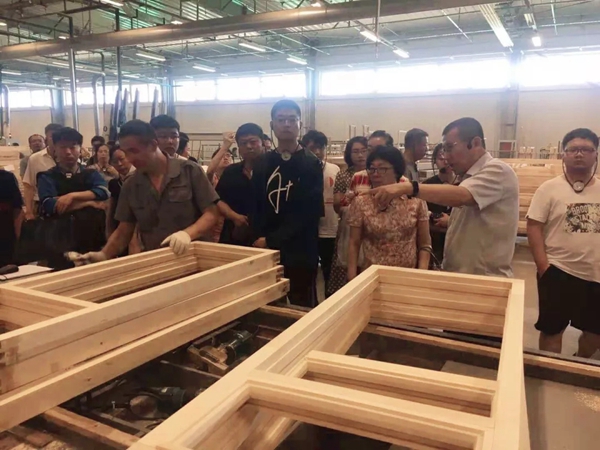 森鹰铝包木门窗迎接各界人员莅临参观考察