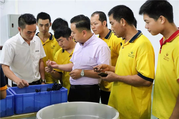 依麦五金迎接穗福门窗前来参观考察
