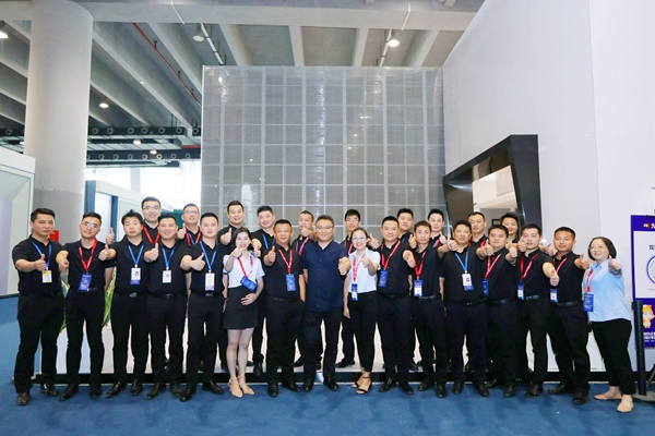 征战2019中国建博会（广州），双羽木门释放无限魅力