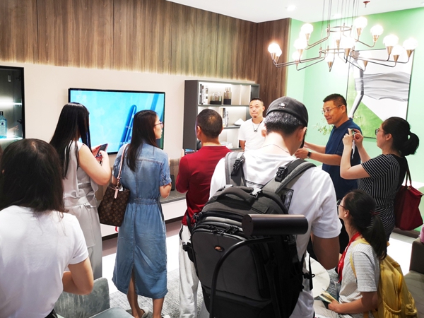 2019中国建博会（广州）开幕，霍尔茨木门“功能美学馆”C位出彩