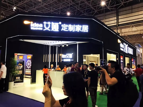 艾娅全屋定制火爆亮相中国全屋整装定制展，时尚新品艳惊四座！