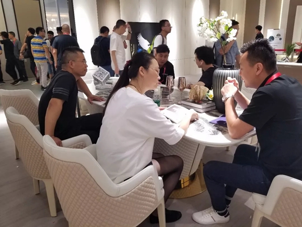 2019中国建博会(广州)开开木门持续火爆,等你来看! 2019中国建博会(广州)开开木门持续火爆,等你来看!