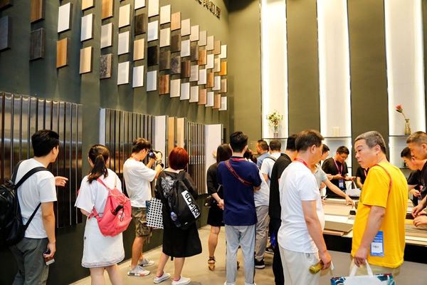 大美至简，拜勒尼携迭代新品惊艳绽放2019中国建博会（广州）