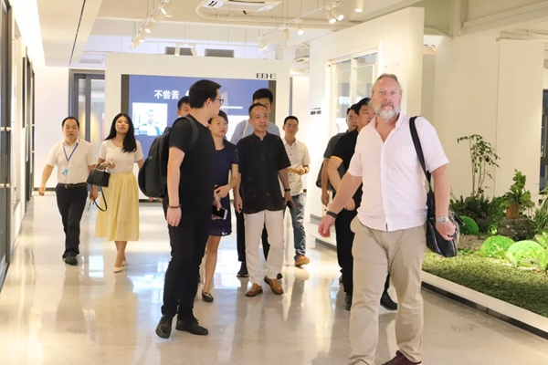 亿合门窗迎接国际色彩大师Karl一行莅临交流指导