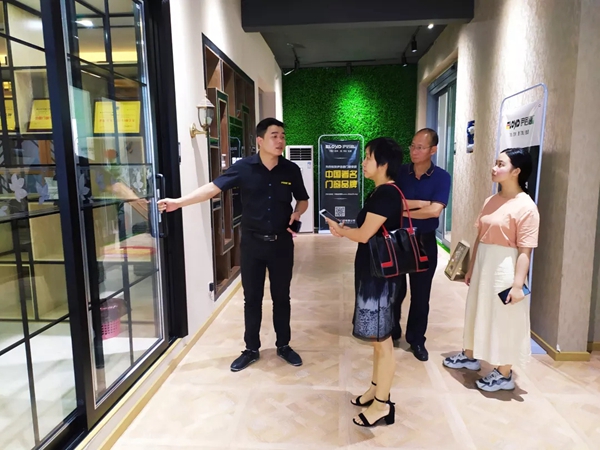 伊洛德门窗总部迎来大量客商参观考察，全程火爆！