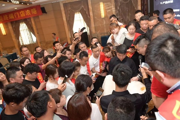 俊绣墙布经销商培训会郑州站圆满成功，重点打造零费用管家式帮扶