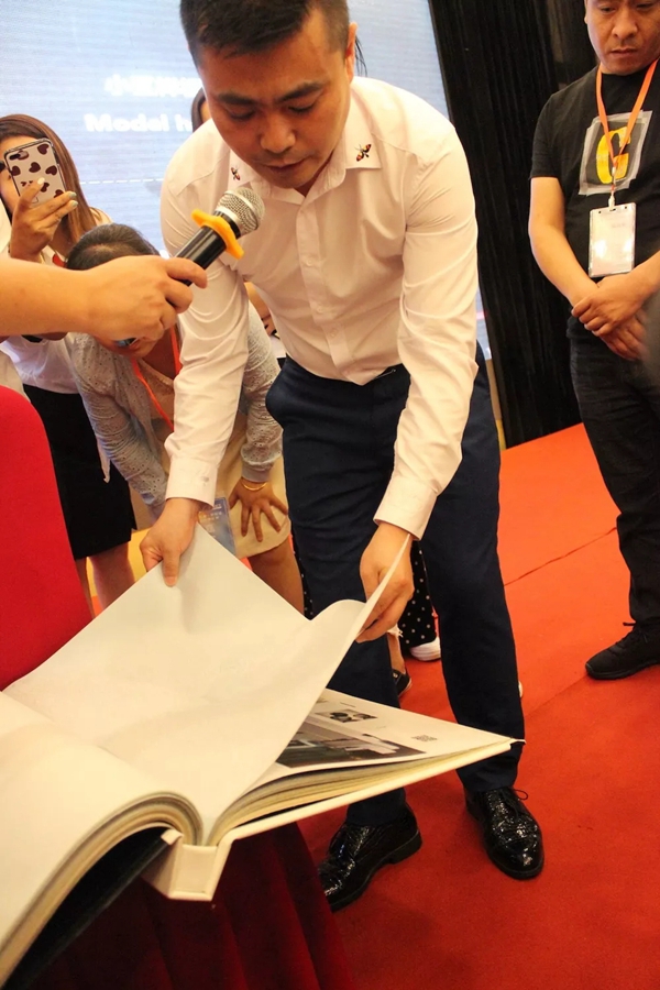 红旗无缝墙布2019财富倍增计划启动会成功举办 红旗无缝墙布2019财富倍增计划启动会成功举办