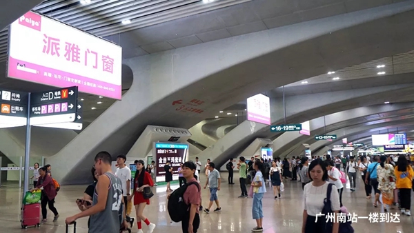 派雅门窗高铁广告投放十城联动，绽放全国各地！