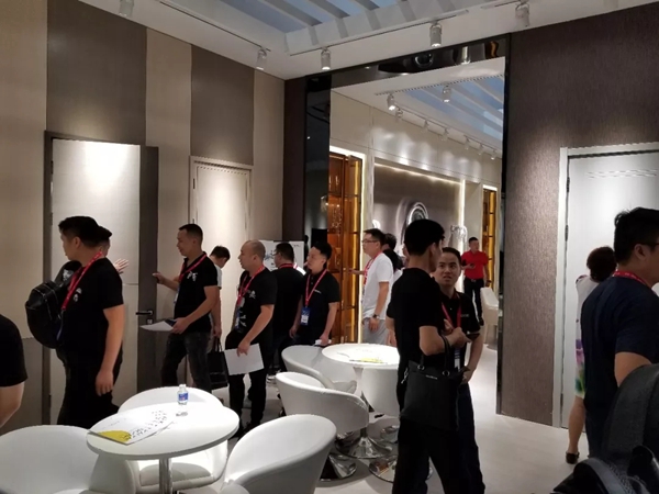 开开木门惊艳亮相中国建博会(广州),展馆人气爆棚! 开开木门惊艳亮相中国建博会(广州),展馆人气爆棚!