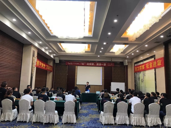 红宝石墙布2019服务年·全国巡回工厂购多省联动,强势掀起终端热销场面 红宝石墙布2019服务年·全国巡回工厂购多省联动,强势掀起终端热销场面