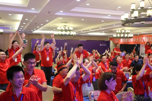 雅菲壁布2019营销实战训练营郑州站成功举办，与雅菲共同追梦