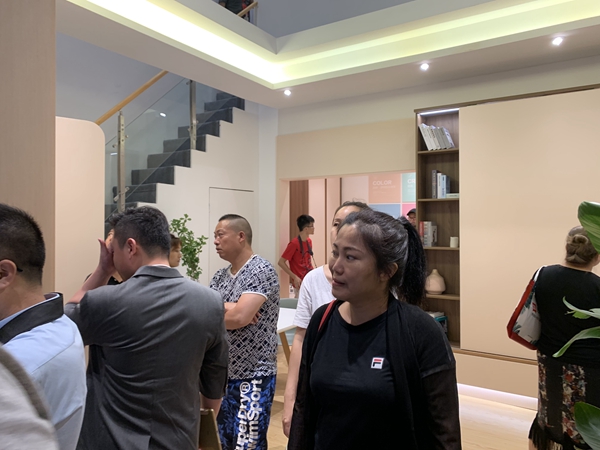 2019中国建博会（广州）|伯艺木门底明敏：产品有质感，生活有格调