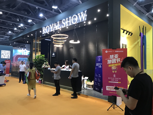 2019中国建博会(广州)丨御秀软装张新伟:重点发挥终端优势,打造终端盈利模式 2019中国建博会(广州)丨御秀软装张新伟:重点发挥终端优势,打造终端盈利模式