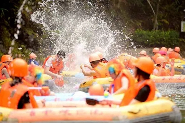 贝克洛门窗2019夏天团建清远漂流之旅圆满结束
