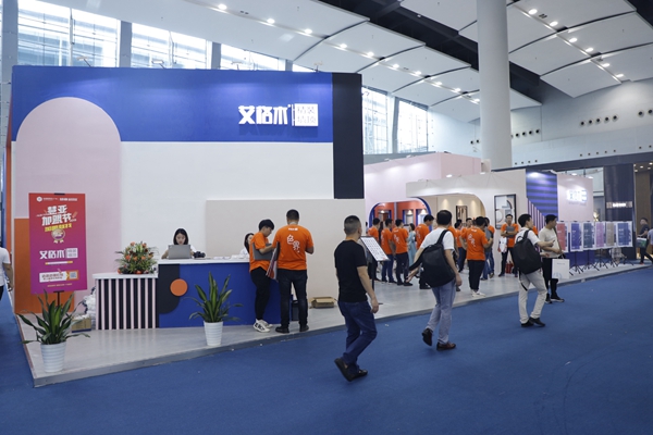 艾格木精装墙顶孟菲斯风格展馆惊艳中国建博会(广州),五彩斑斓得很高级 艾格木精装墙顶孟菲斯风格展馆惊艳中国建博会(广州),五彩斑斓得很高级