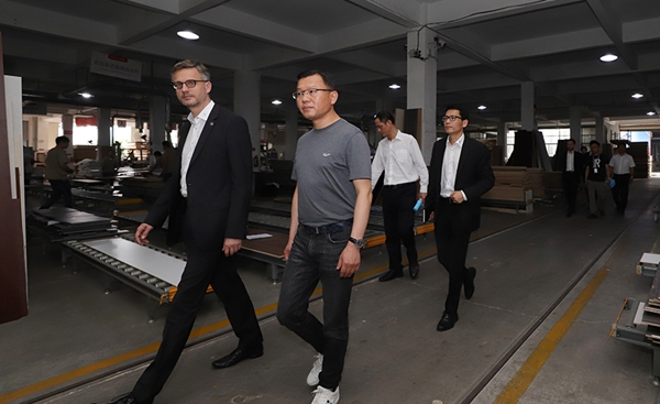 易高家居总部迎来德国海蒂诗董事长一行莅临参观考察
