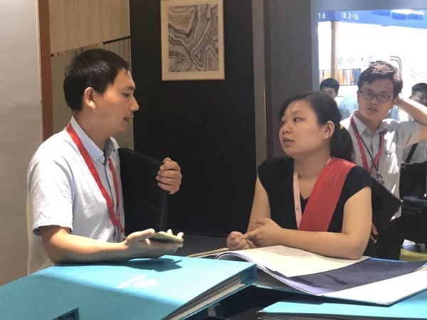 欧仕莱墙布中国建博会（广州）第二天精彩回放，尽享活泼与轻奢！
