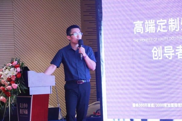 雅菲壁布2019营销实战训练营郑州站成功举办，与雅菲共同追梦