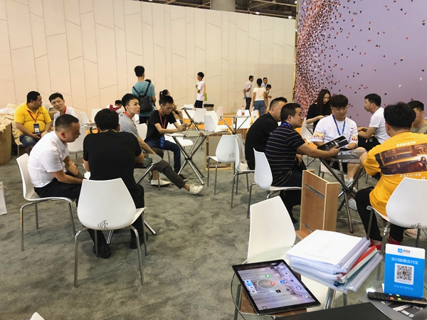 2019中国建博会（广州）|风鸟集团郭玉燕：墙板干挂系统正式上线  