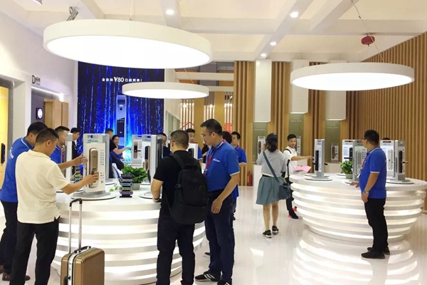 因特智能锁携庞大指纹锁阵容亮相中国建博会（广州）