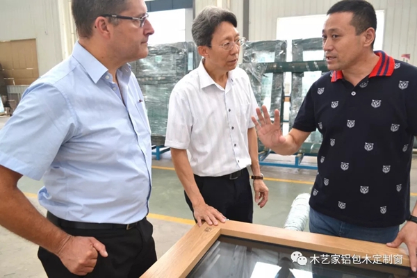 木艺家铝包木门窗迎接丹麦TEKNOS水性漆Mark Hubbert先生一行莅临考察 木艺家铝包木门窗迎接丹麦TEKNOS水性漆Mark Hubbert先生一行莅临考察