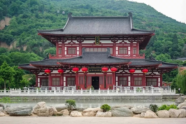 菲尼斯门窗：来一场时空的旅行，了解门窗的前世今生