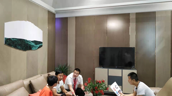 大师系列惊艳亮相2019中国建博会（广州），大自然木门引发加盟热潮