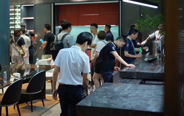 奢悦整体家居斩获木门“金星奖”后正式亮相广州建博会!火爆场面,超乎想象! 奢悦整体家居斩获木门“金星奖”后正式亮相广州建博会!火爆场面,超乎想象!