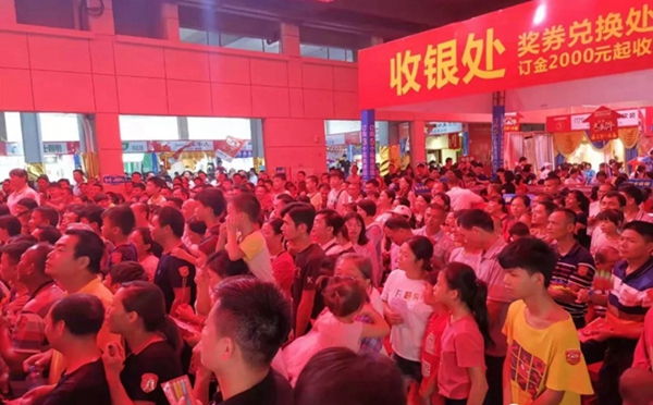 金亿世家门窗强势亮相家博会,全场一片人海,刷卡机超负荷! 金亿世家门窗强势亮相家博会,全场一片人海,刷卡机超负荷!