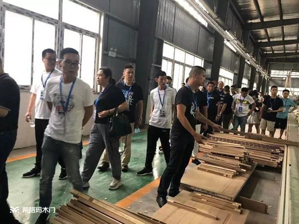 四川定制家居专委会到访希格玛木门生产基地参观指导