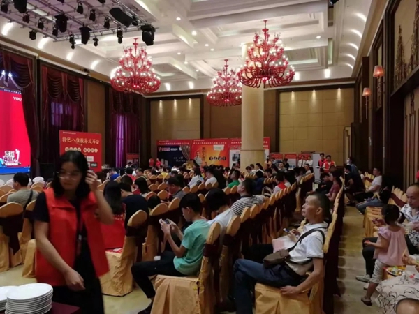伊百丽全屋定制四会店首次启动拎包入住项目，现已接单破百万！