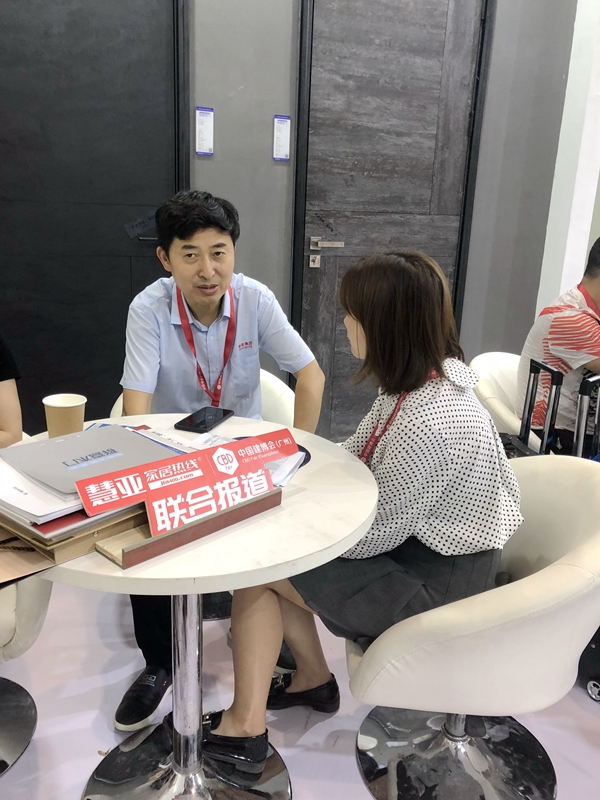 2019中国建博会(广州)|群喜木门单泽喜:打造温馨、时尚、环保的家庭氛围 2019中国建博会(广州)|群喜木门单泽喜:打造温馨、时尚、环保的家庭氛围