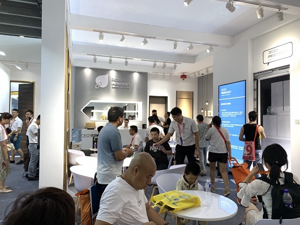 2019中国建博会(广州)| 伊歌铝木生态门陈优善:扩大市场渠道,坚持“求同存异”原则 2019中国建博会(广州)| 伊歌铝木生态门陈优善:扩大市场渠道,坚持“求同存异”原则