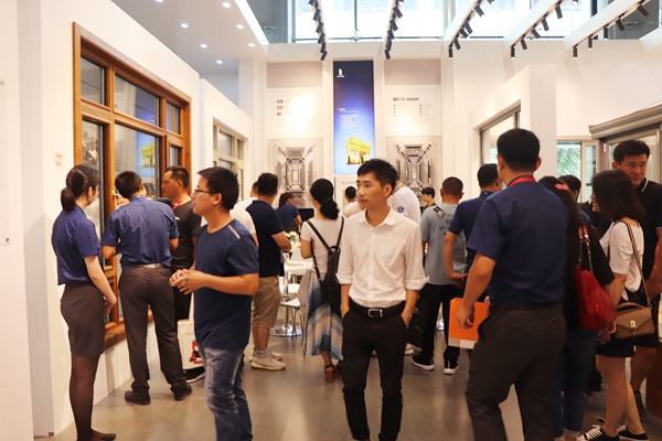 百利玛门窗闪耀亮相中国建博会（广州），引领现代轻奢新风尚！