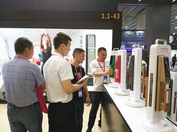皇家金盾智能锁驰骋2019中国建博会（广州），满载荣誉凯旋而归