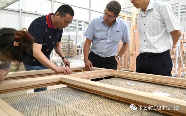 木艺家铝包木门窗迎接丹麦TEKNOS水性漆Mark Hubbert先生一行莅临考察 木艺家铝包木门窗迎接丹麦TEKNOS水性漆Mark Hubbert先生一行莅临考察