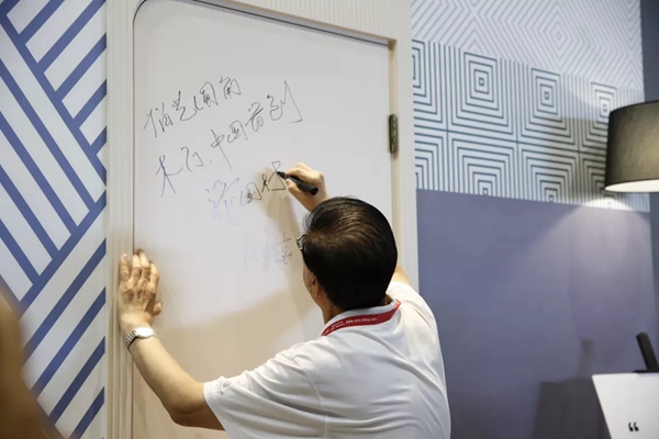 伯艺新品发布会大咖云集,“融”系列圆角门震撼首发 伯艺新品发布会大咖云集,“融”系列圆角门震撼首发