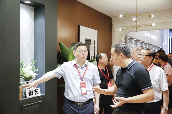 伯艺新品发布会大咖云集,“融”系列圆角门震撼首发 伯艺新品发布会大咖云集,“融”系列圆角门震撼首发