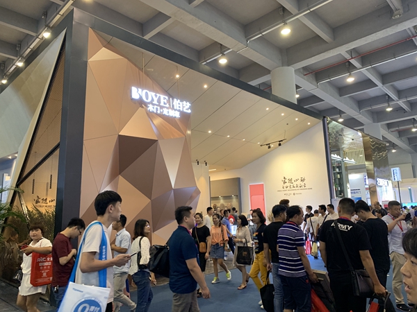 2019中国建博会（广州）|伯艺木门底明敏：产品有质感，生活有格调