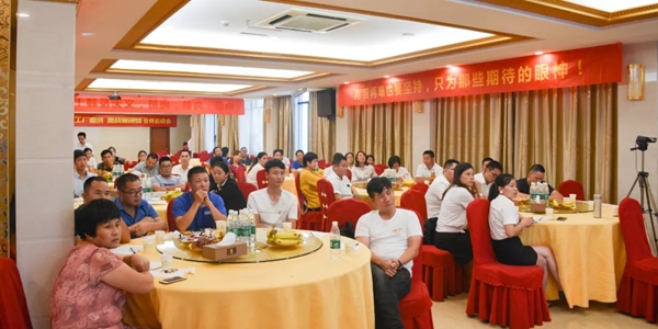 老赖不赖门窗召开“工厂直供，惠战粤闽赣”誓师启动大会