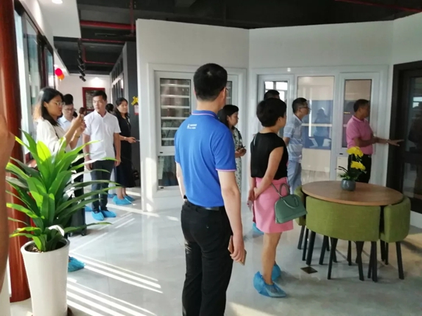 名凯门窗迎接大沥总商会东南大学EMBA学员一行莅临交流