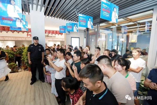 百利玛门窗岳阳店盛大开业 总裁明星签售钜惠倾城